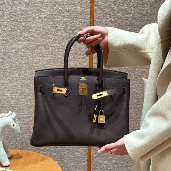 Classic Hermes Bag: A Stylish and Versatile Choice for Elegance - Picture 4 of 6